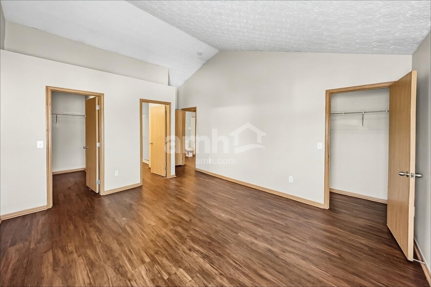 Building Photo - 6306 Pompano St