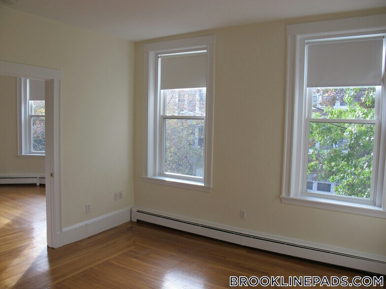 Building Photo - 19 Fairbanks St