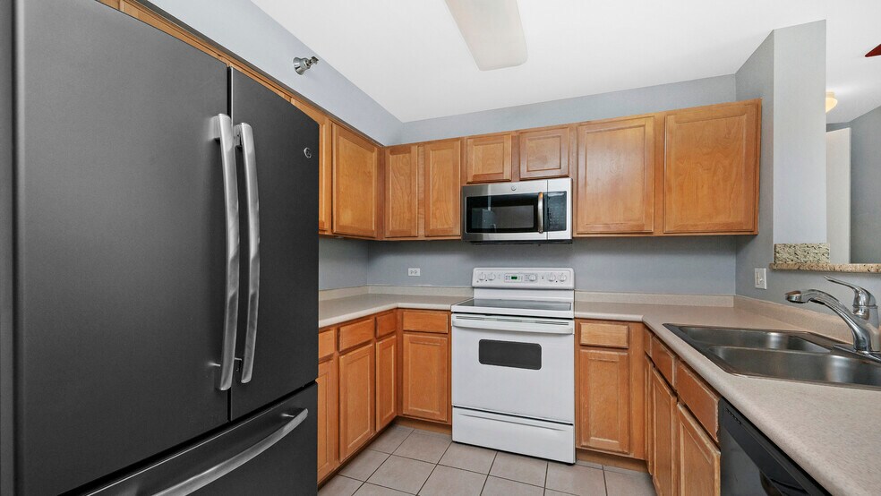 Building Photo - 345 N La Salle Dr