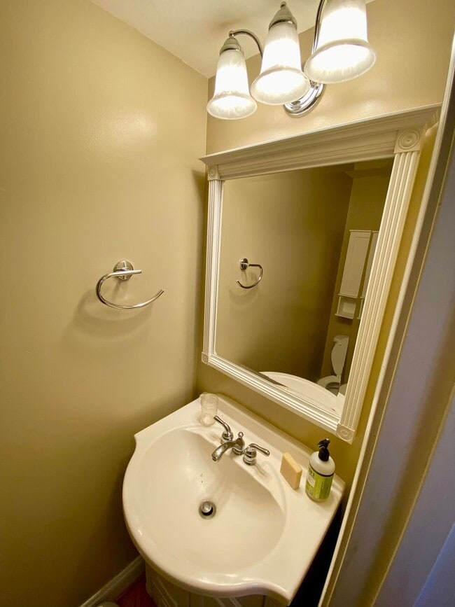 Building Photo - Charming 2 Bedroom/1.5 Bathroom Townhome with Patio in Upper Fells Point, MD!