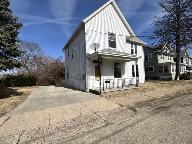 Building Photo - 451 W 16th St