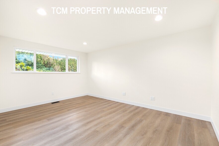 Building Photo - 1121 E Guiberson St