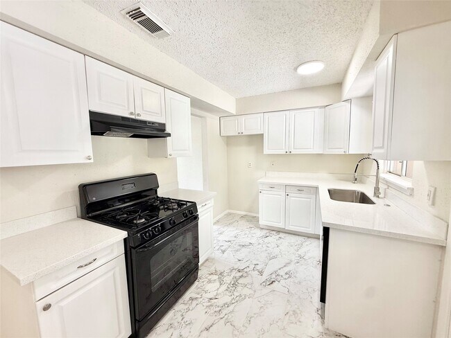 Building Photo - 5315 Newkirk Ln