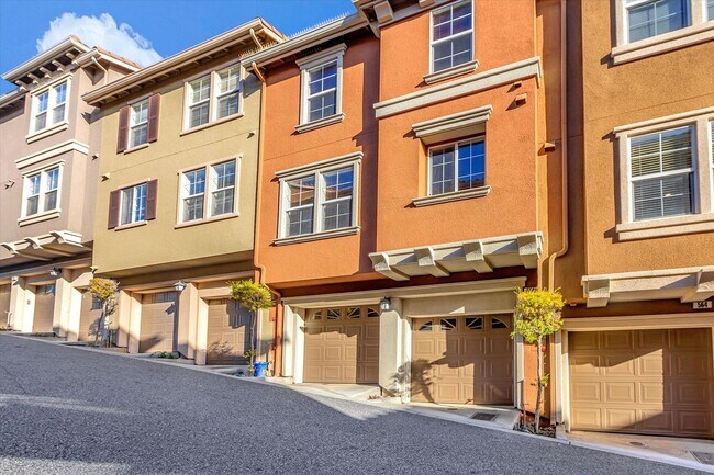 Building Photo - Beautiful Communication Hill Townhome
