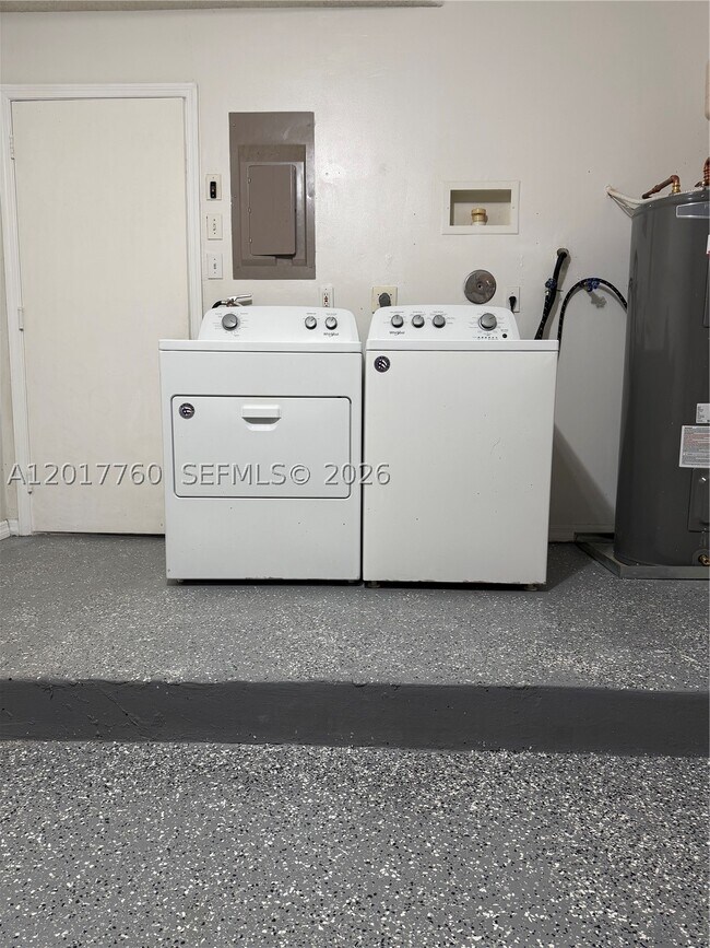 Building Photo - 1561 Sorrento Dr