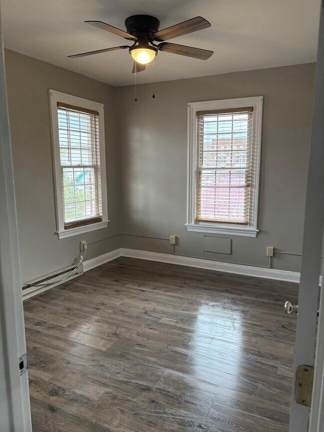 Building Photo - 652 Adams Ave