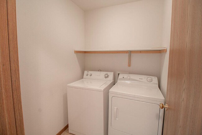 Building Photo - 1601 Smiley Ln
