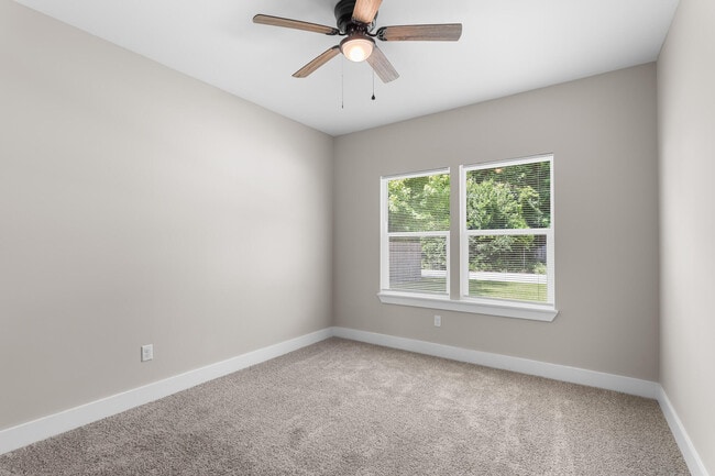 Building Photo - 5 Romana Ln