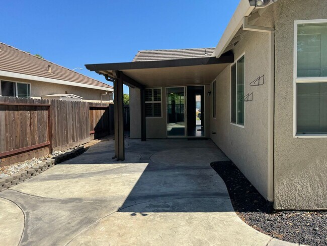 Building Photo - Charming single home in Roseville!