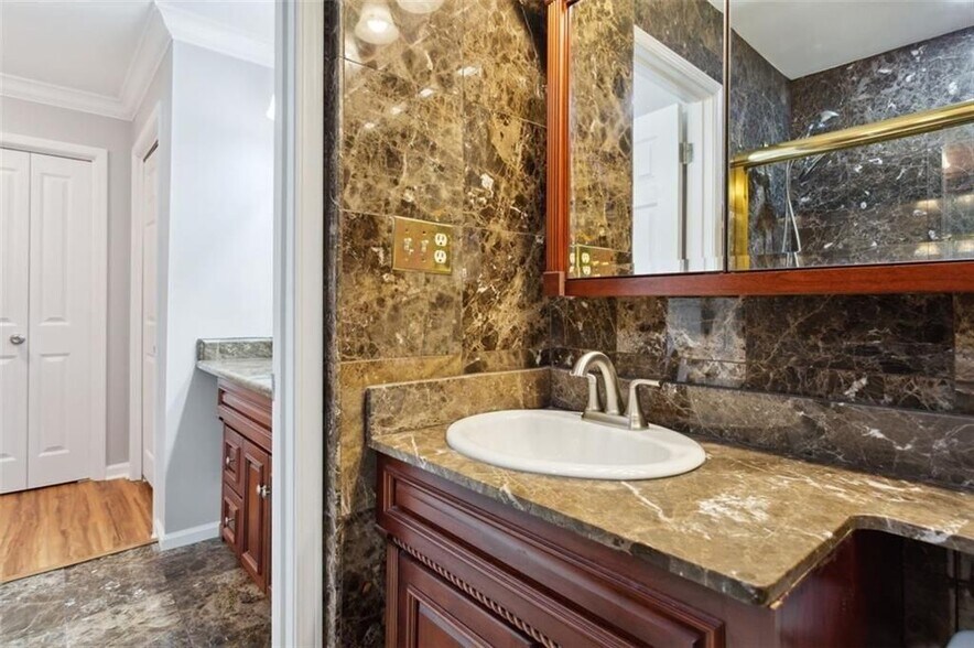 Building Photo - 23214 Plantation Dr NE