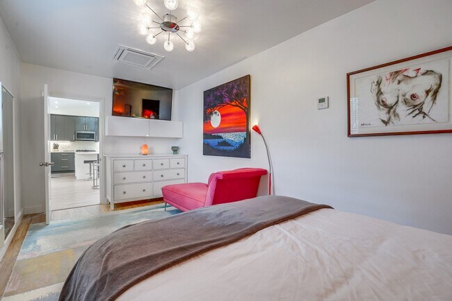 Building Photo - 12042 Sylvester St