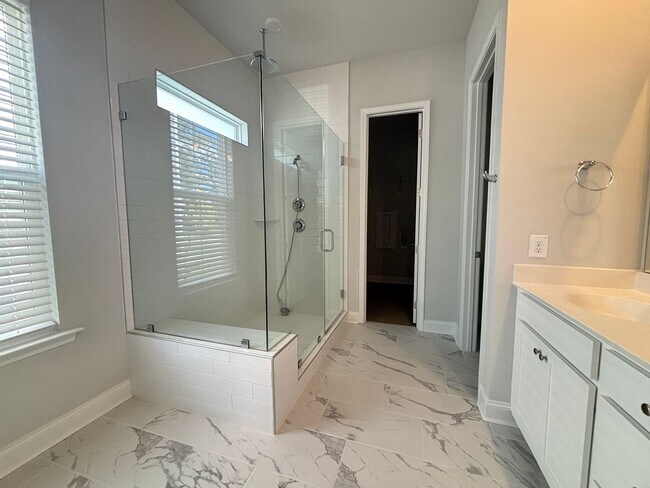 Building Photo - Beautiful 4-Bed Home in Limehouse Village ...