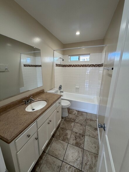 Building Photo - 15117 Budlong Ave