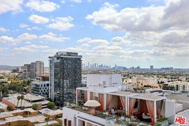 Building Photo - 6250 Hollywood Blvd