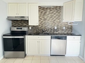 Building Photo - 10 Pine Grove Ave