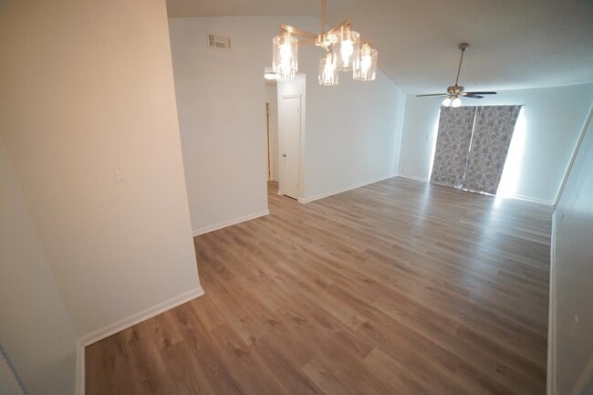 Building Photo - 8609 Kingston Ct