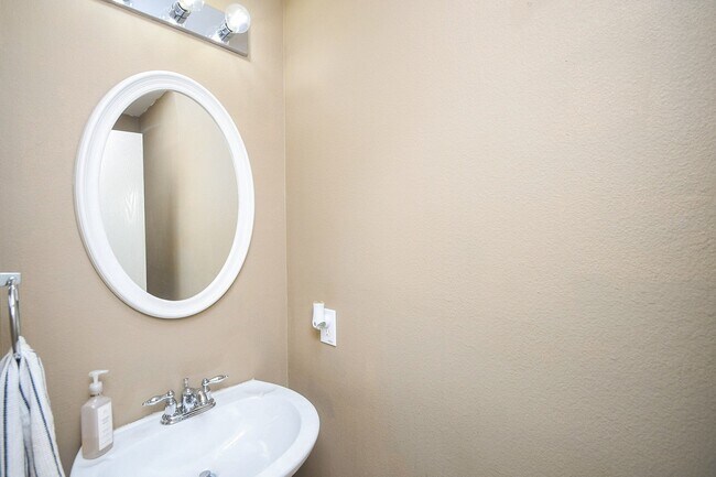 Building Photo - 20506 Lantern Springs Ln