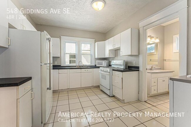 Building Photo - 548 Giddings Ave SE