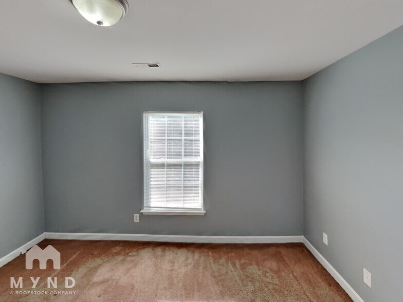 Building Photo - 14008 Mallard Lake Rd