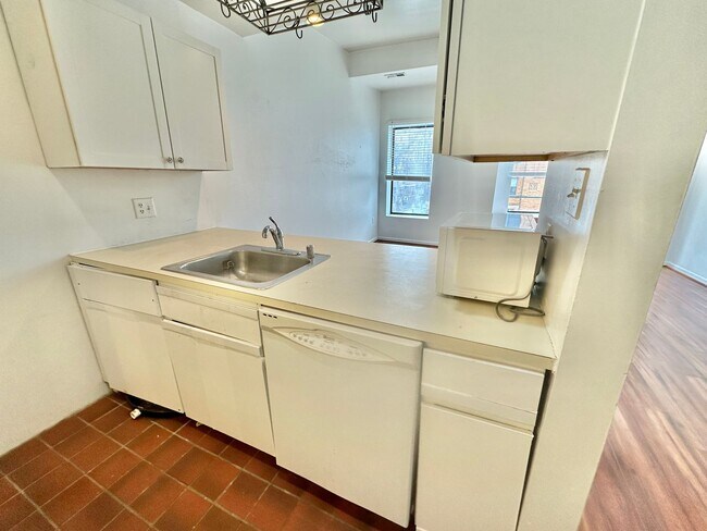 Building Photo - 2052 -Loukas