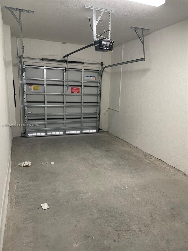 Building Photo - 20564 NE 5 PL