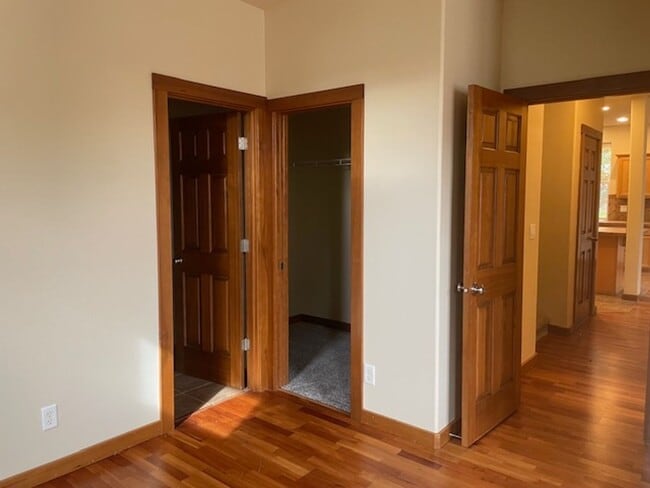 Building Photo - Lovely Corner Lot with Open Floor Plan, High Ceilings, Gourmet Kitchen.