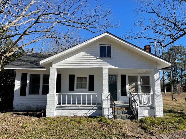 Primary Photo - 902 E Barnard St