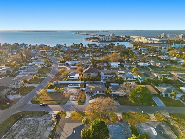 Building Photo - 2470 Del Rio Way