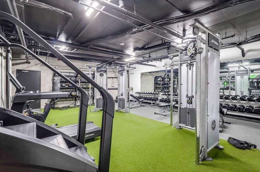 Building Photo - 3630 Overland Ave