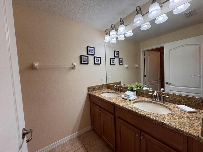 Building Photo - 3075 Beach Palm Ave