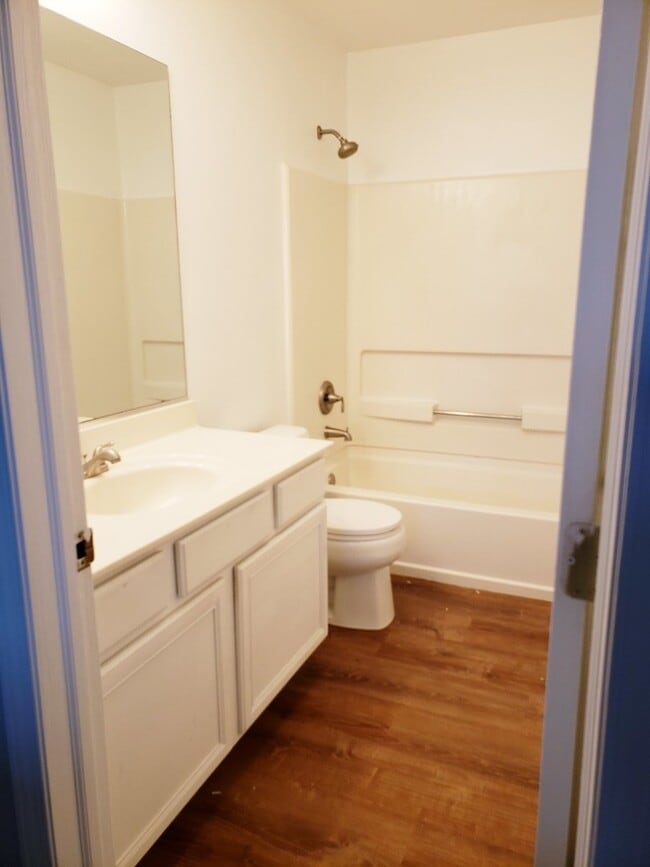 Building Photo - 292 Waterbury Cir