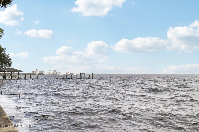 Building Photo - 1846 Mallory St