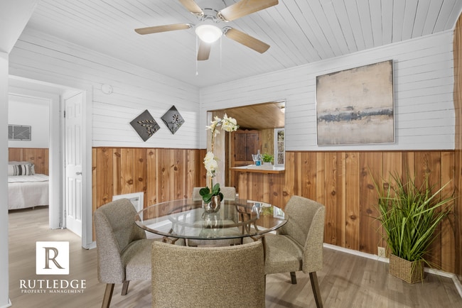 Building Photo - 454 Rogue River Hwy