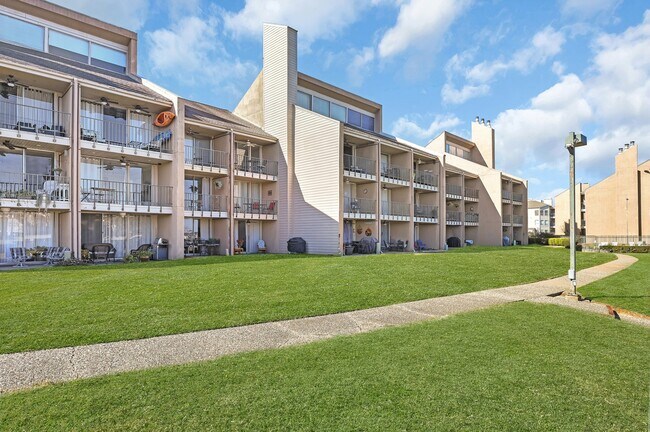 Building Photo - 12600 Melville Dr