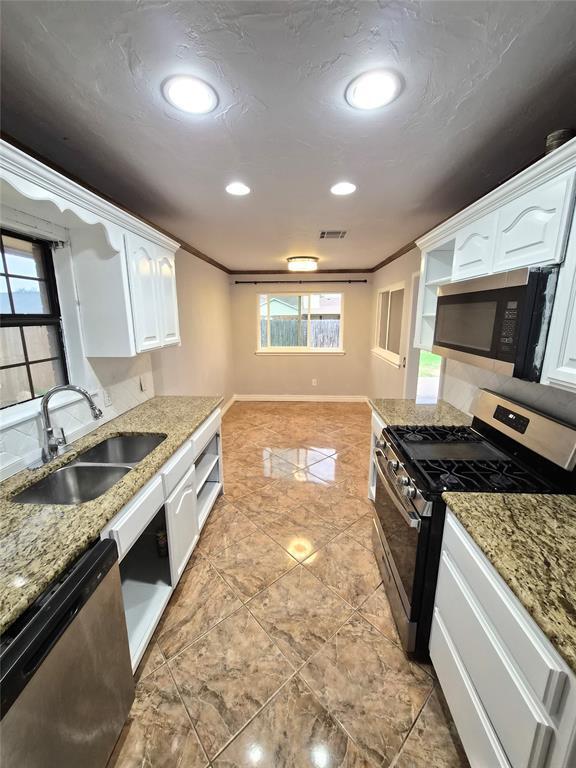 Building Photo - 641 NE 16th St