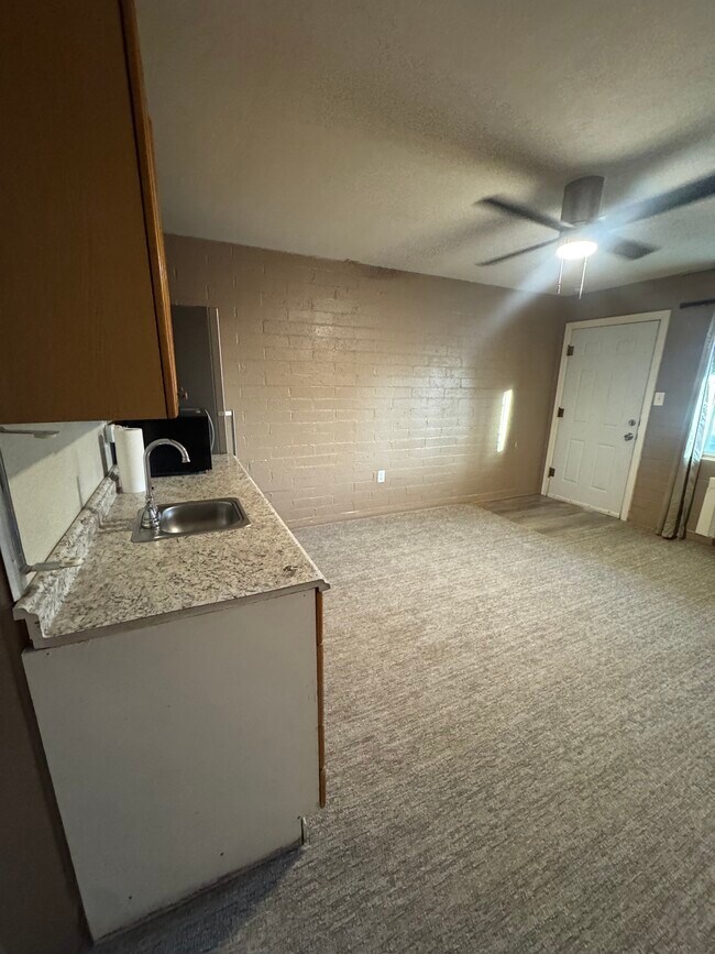 Building Photo - Twin Pines Apartments