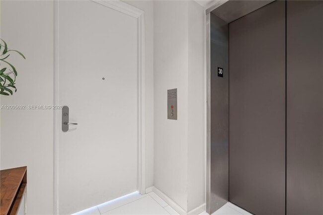 Building Photo - 900 Brickell Key Blvd