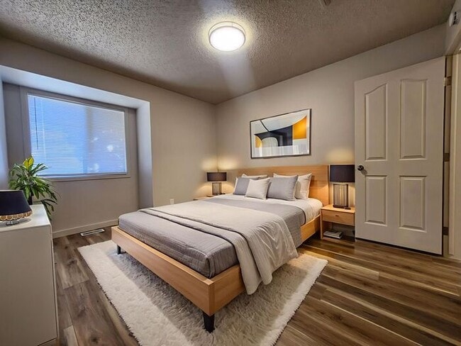 Building Photo - Renovated Cozy 2-Bedroom Duplex |Utilities Included! | Move-In Special - 50% off the first month’...