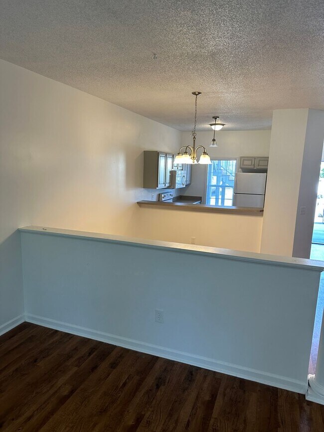 Building Photo - 4612 McClelland Dr