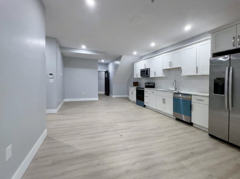 Building Photo - 83 Essex St