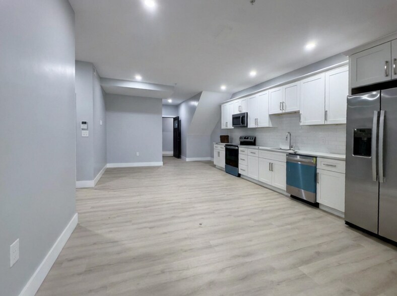 Building Photo - 98-100-100 Essex St