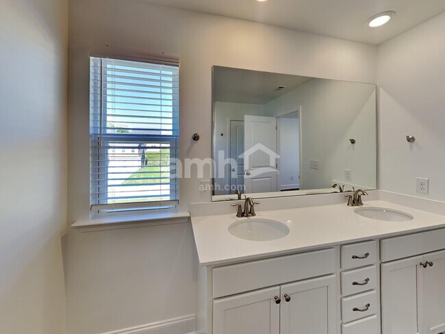 Building Photo - 206 Argea Dr