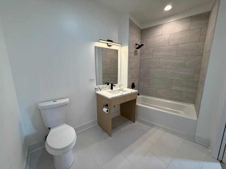 Building Photo - 4735 N Artesian Ave