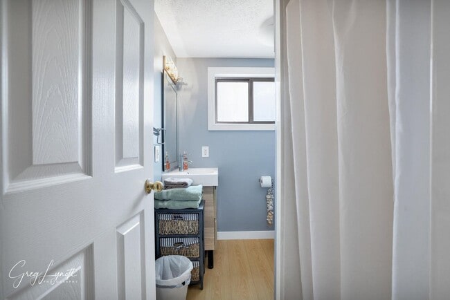 Building Photo - Furnished Mountain living in Central, Utah!