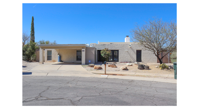 Building Photo - 5 Bedroom, 2 Bathroom