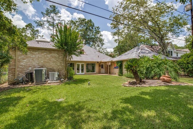 Building Photo - 211 Briarpark Dr