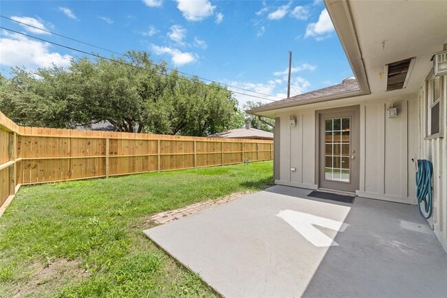 Building Photo - 4118 Donna Lynn Dr