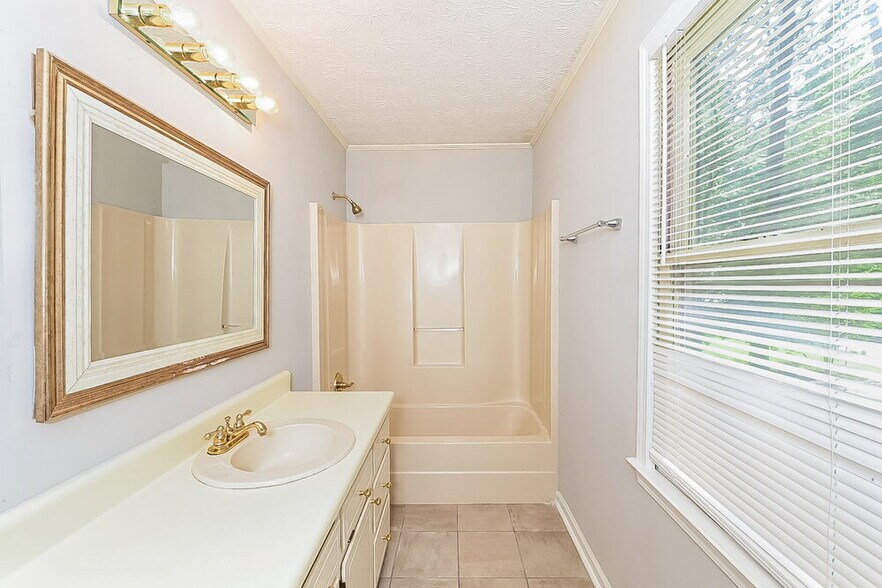 Building Photo - 2671 Ashley Cir