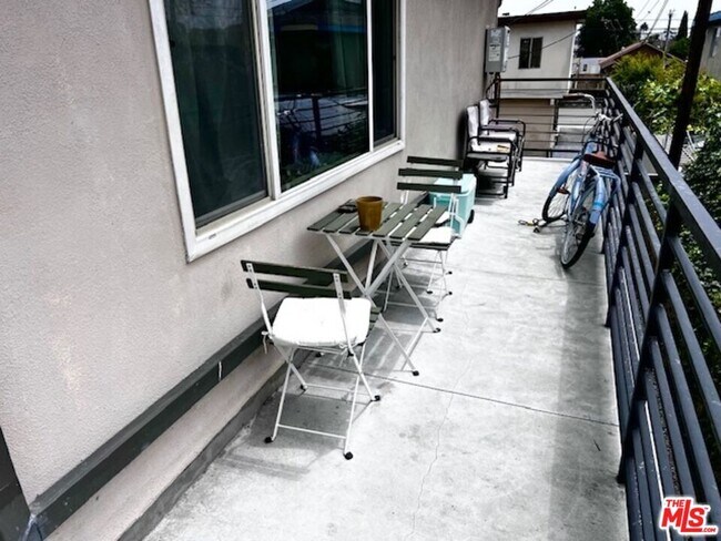 Building Photo - 1336 W 37th Dr