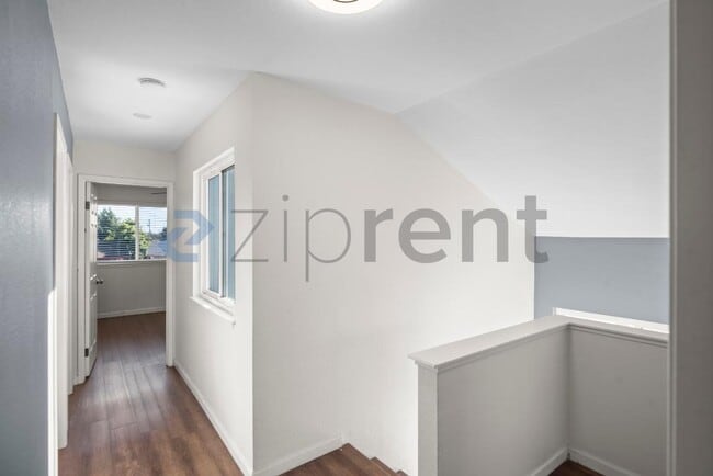 Building Photo - 37789 Essanay Pl